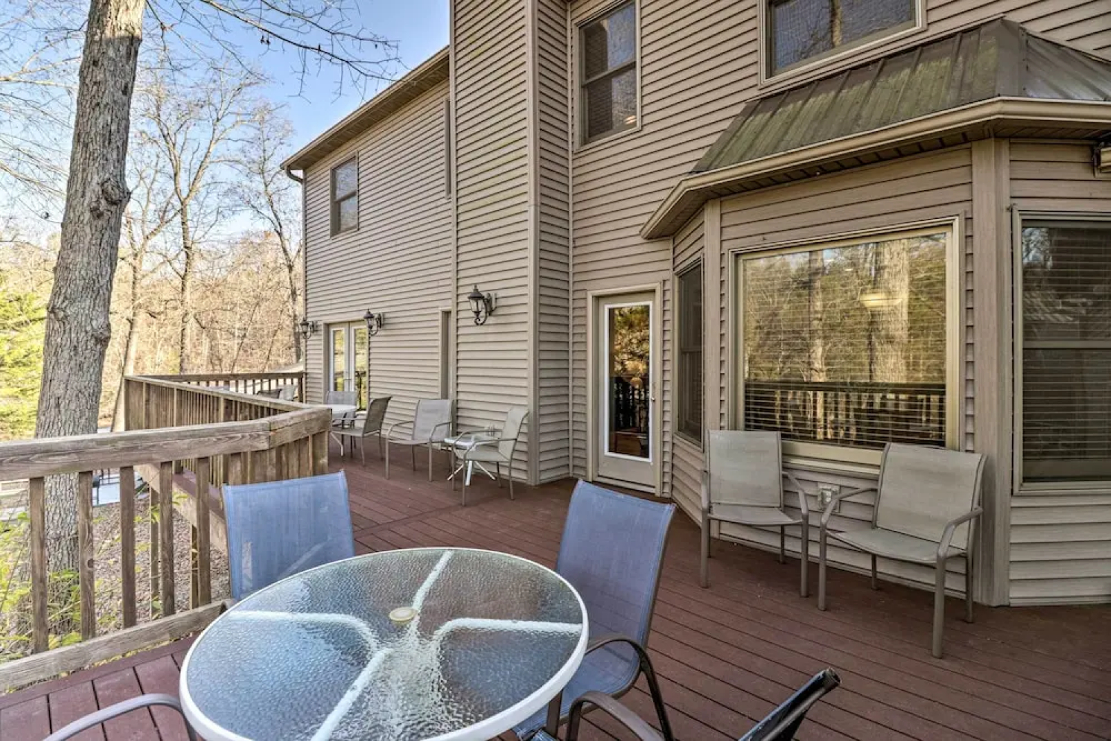 The Captains Quarters in Rogers w/ Covered Porch!
