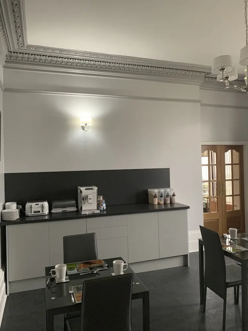 Ashburn House De Luxe B&B