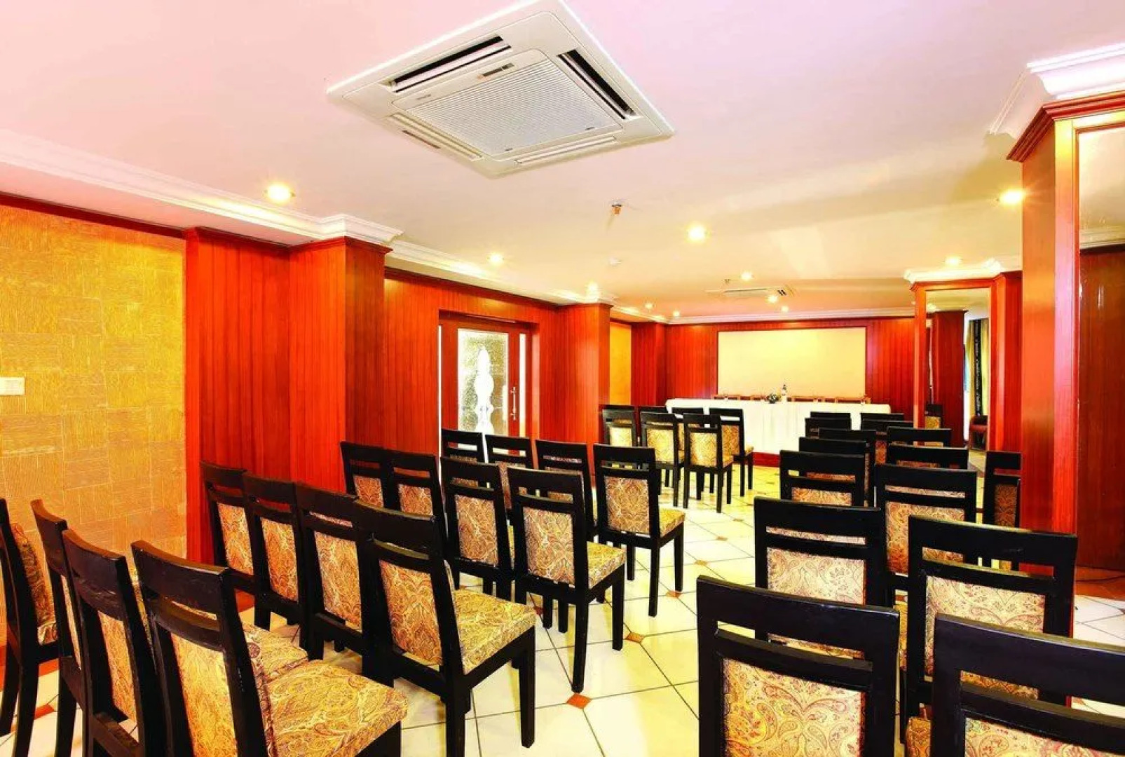 Emarald Hotel Cochin