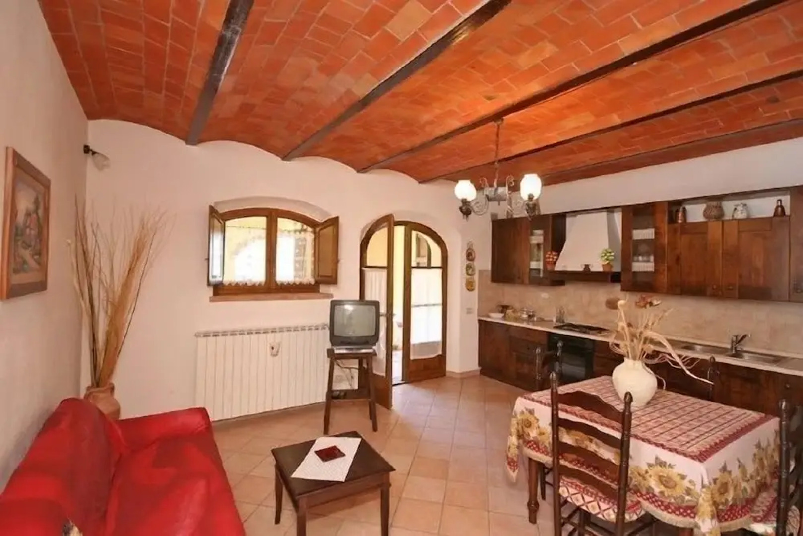 Spacious Farmhouse in Pienza with Swimming Pool