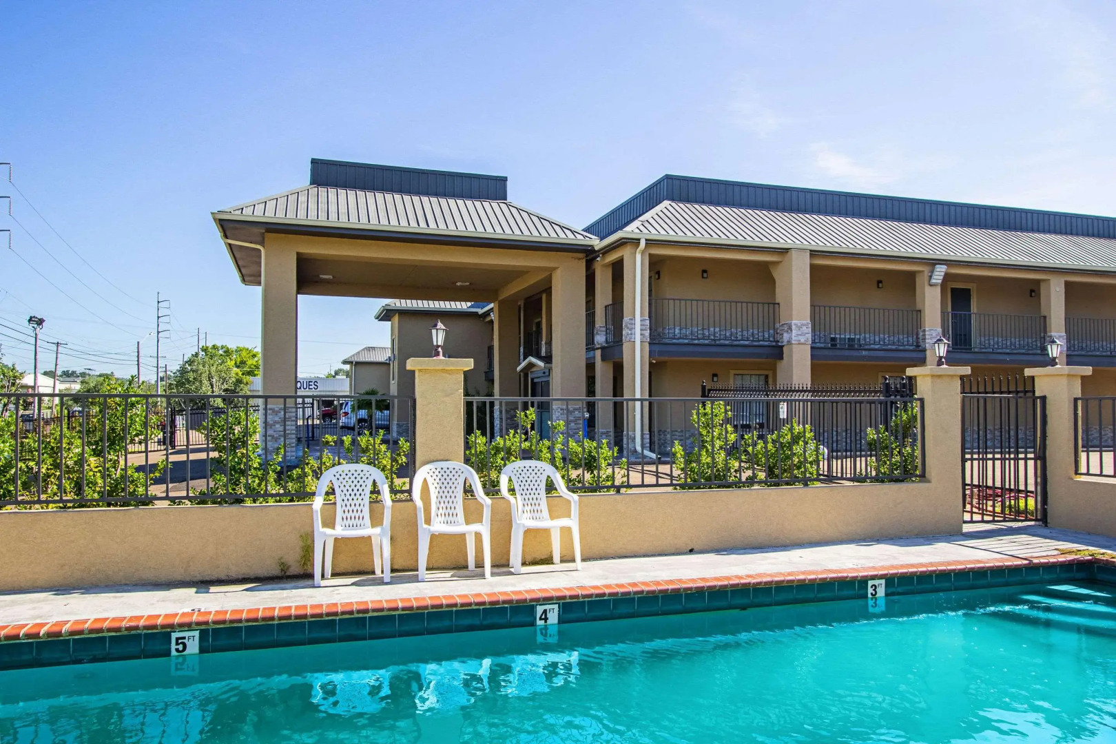 Super 8 by Wyndham Jackson MS Near the Fairgrounds