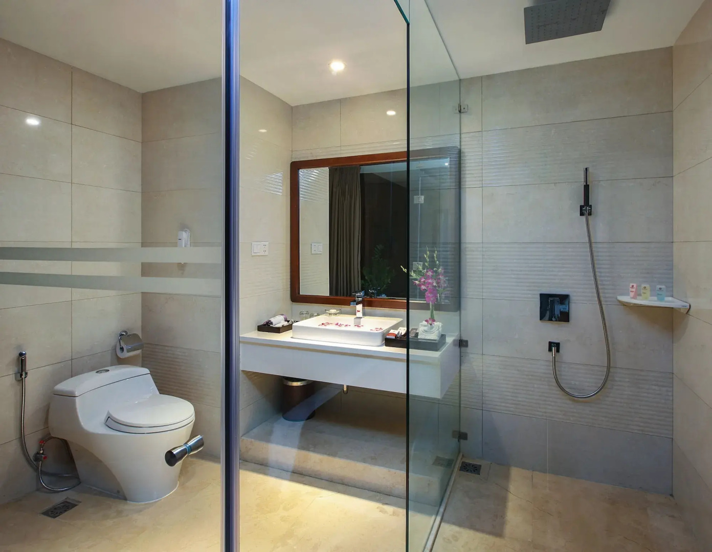 Eden Star Saigon Hotel