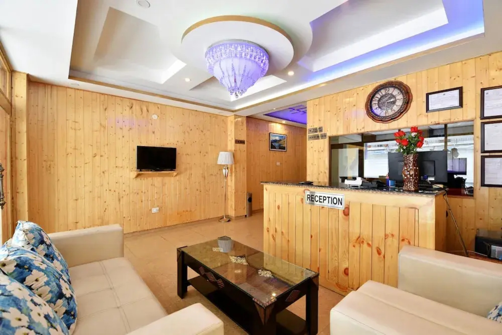 OYO 16868 Home Premium Studios Katrain, Nh3,