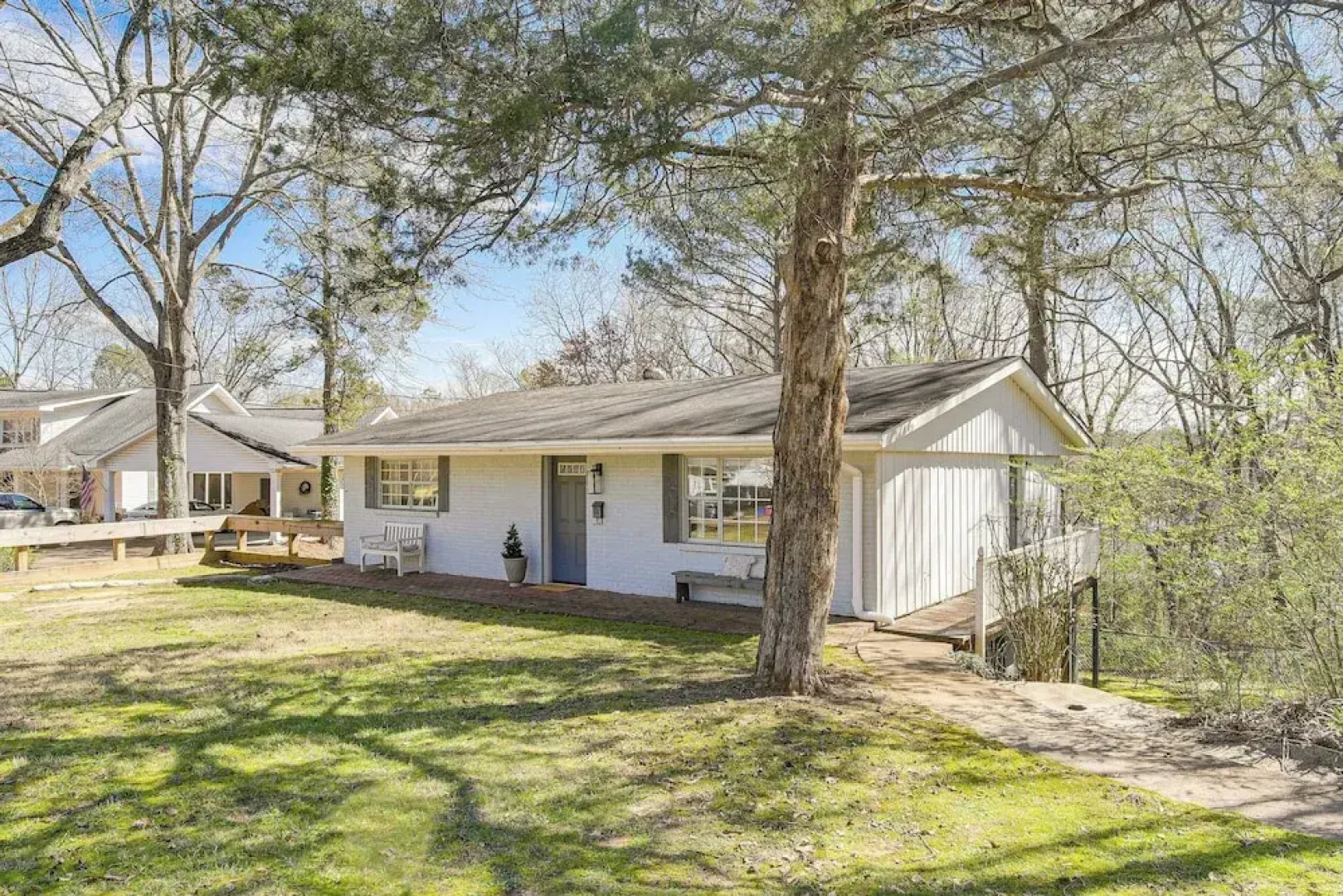 Oxford Getaway: Walk to Oxford Square!