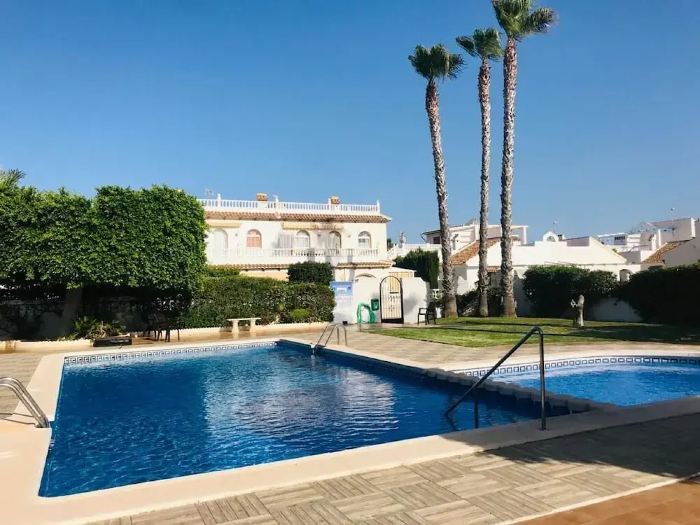 2 Bedroom 1 Bathroom Villa, Wifi, Tv, Short Walk to Beach, Bars and Restaurants