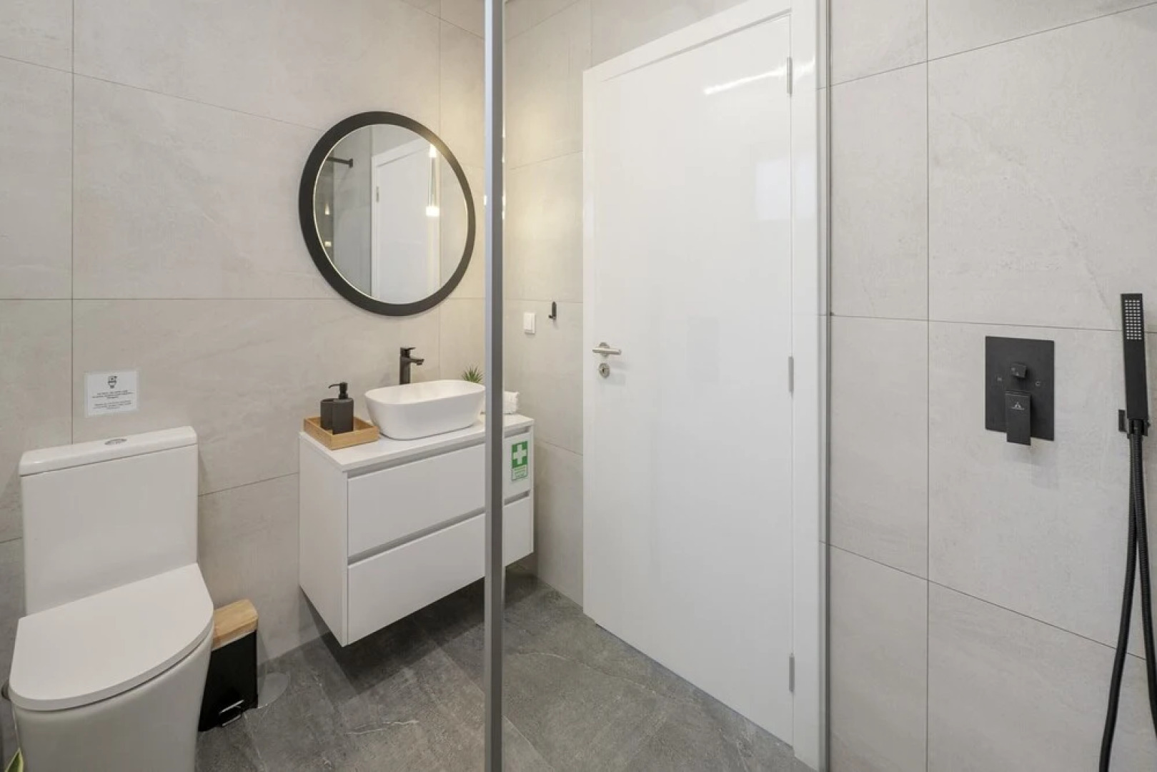 Sun, Pool and Comfort, The White House