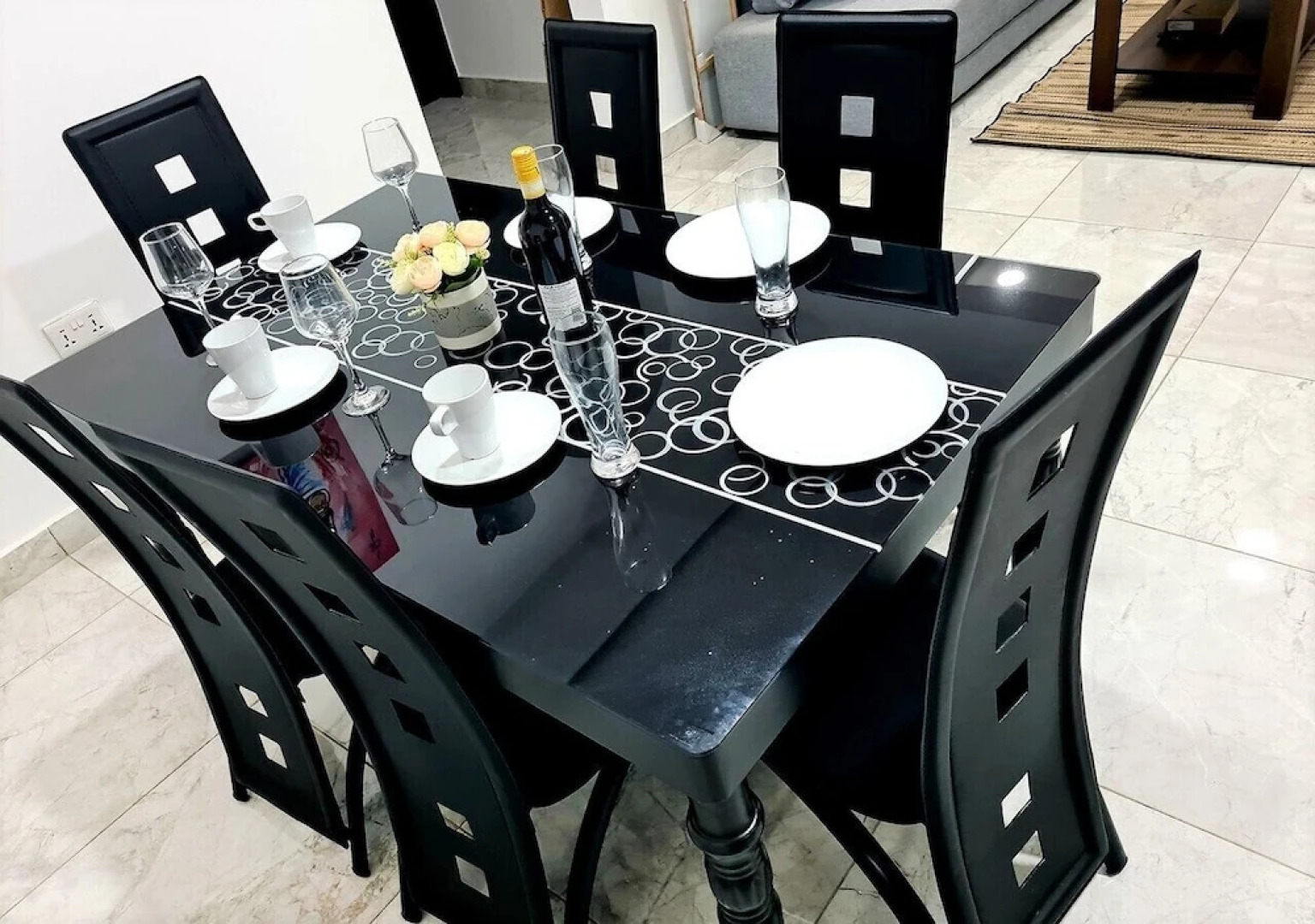 Charming Quiet & Cozy Close to Highway