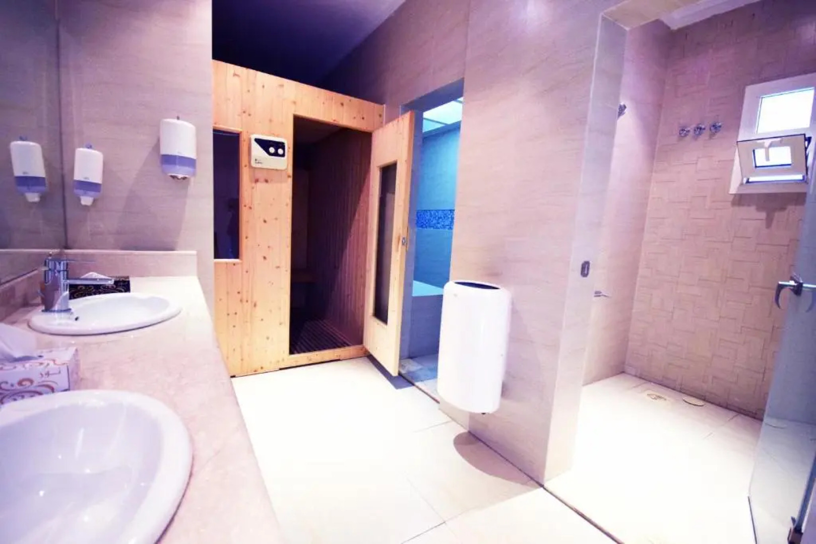 Leaders Plaza Apartments