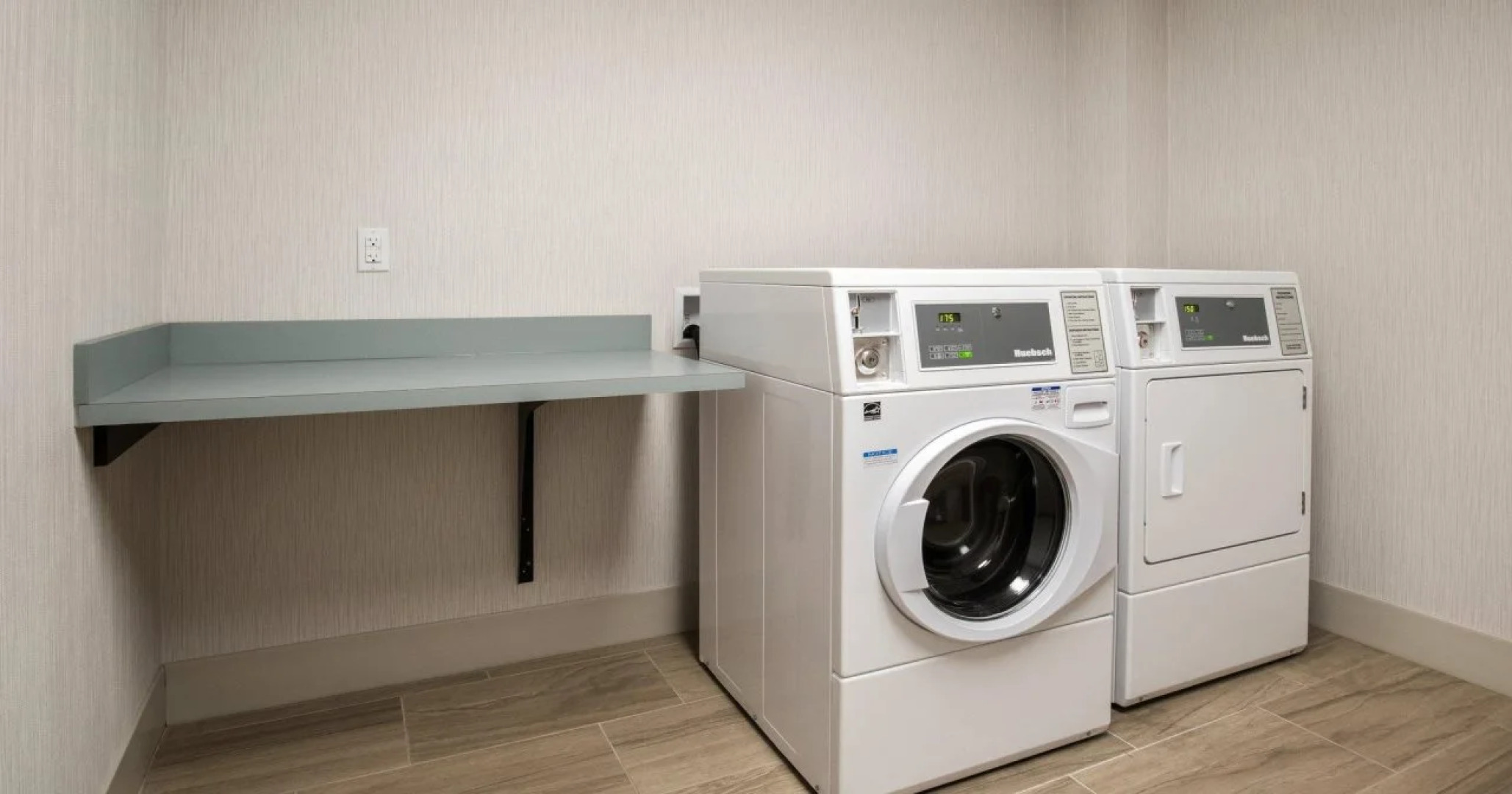 Holiday Inn Express & Suites Racine by IHG