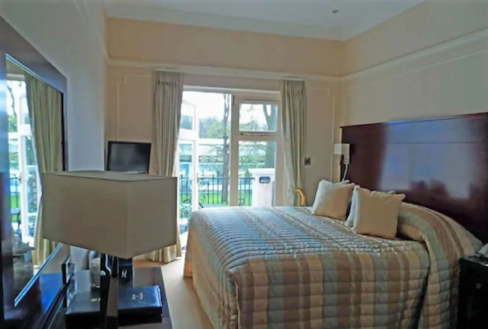 Phyllis Court Members Club