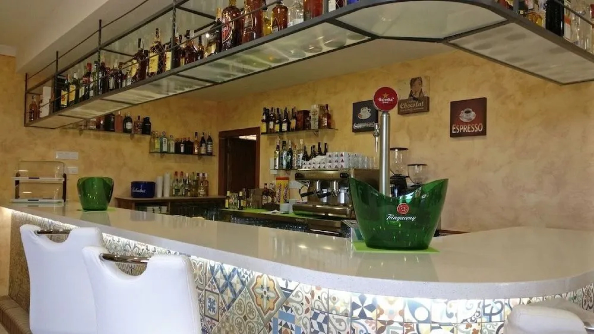 La Nova Tenalla - Adults Only