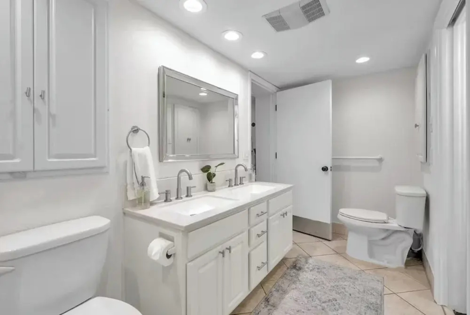 Golden Retreat: Expansive 6BR Home w Heated Pool ~