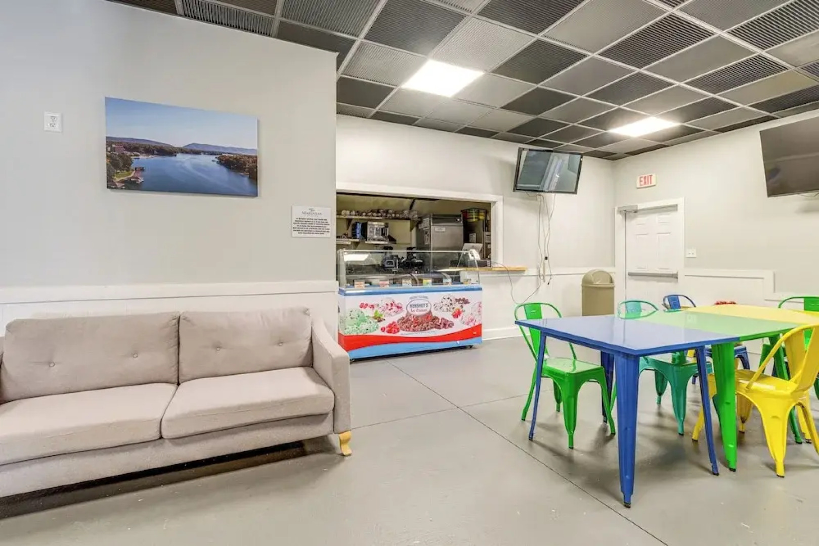 'better Lake Than Never' Huddleston Condo