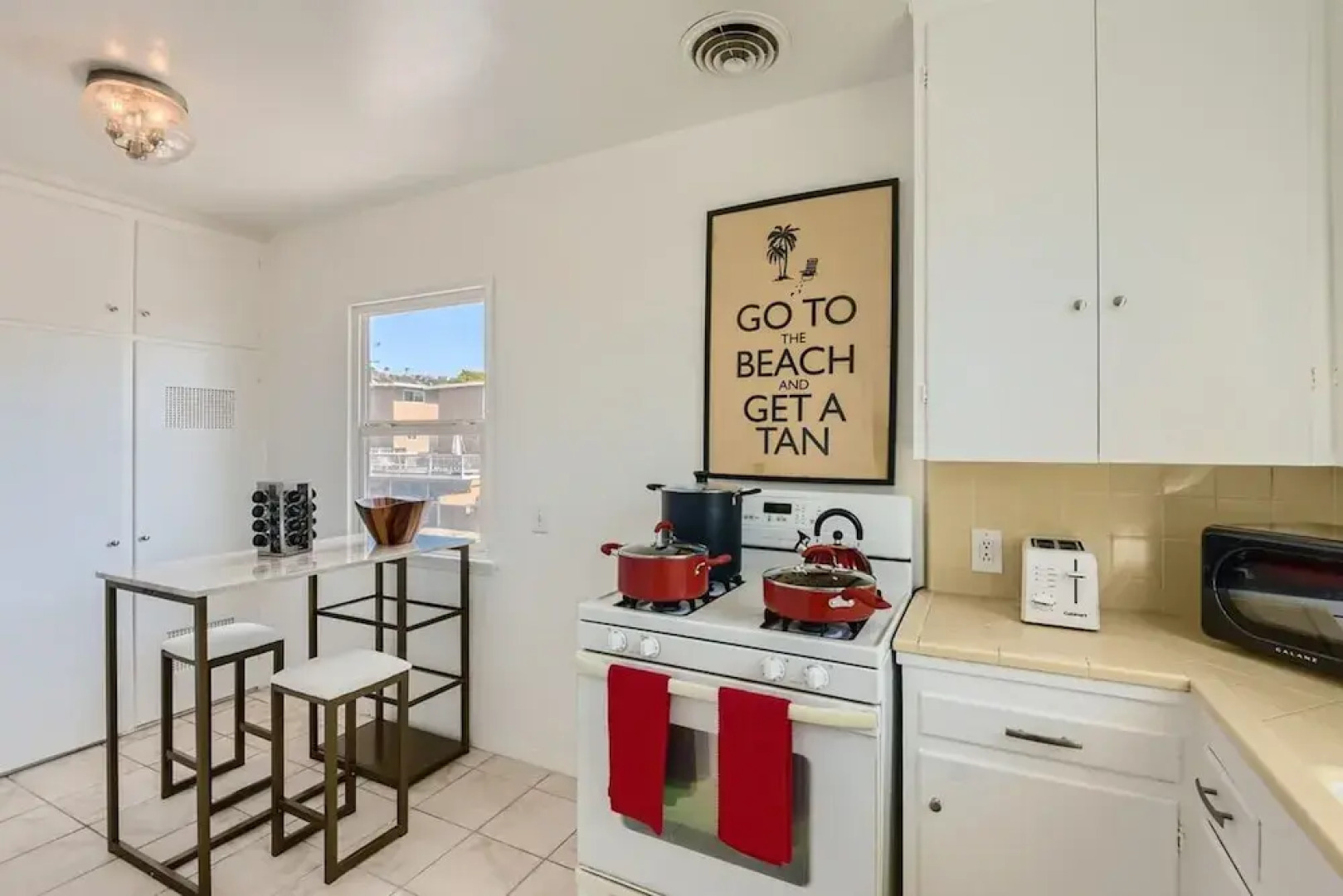 Walk to Beach - King Apt In 1 Area - AB