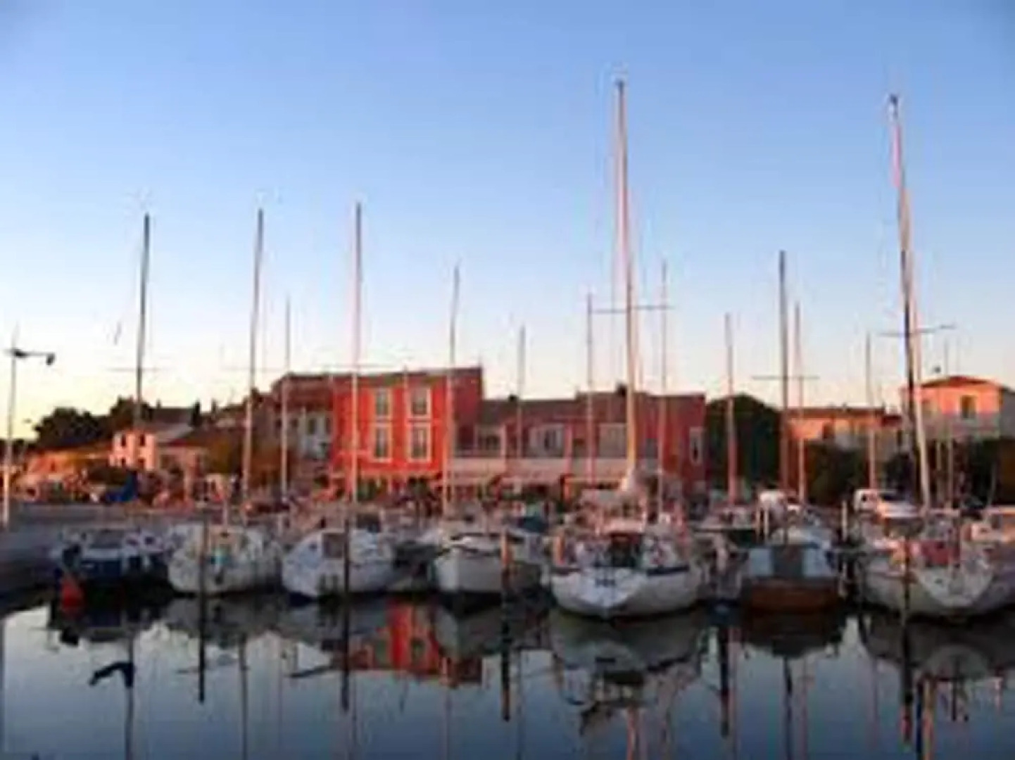 House With 2 Bedrooms in Fontès, With Wonderful City View, Furnished Terrace and Wifi - 36 km From the Beach