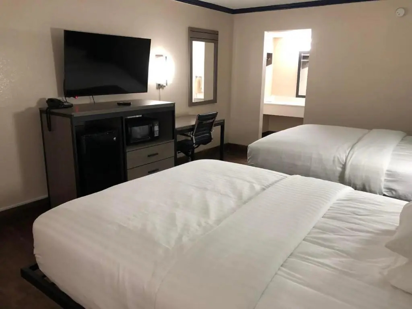 Travelers Inn & Suites