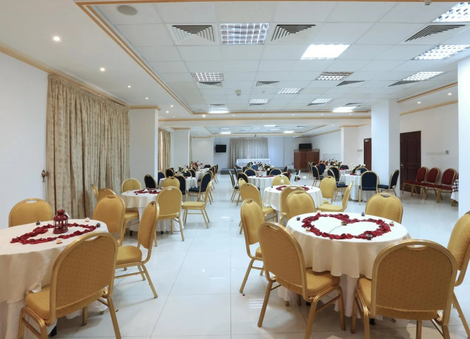 Отель Al Maha International