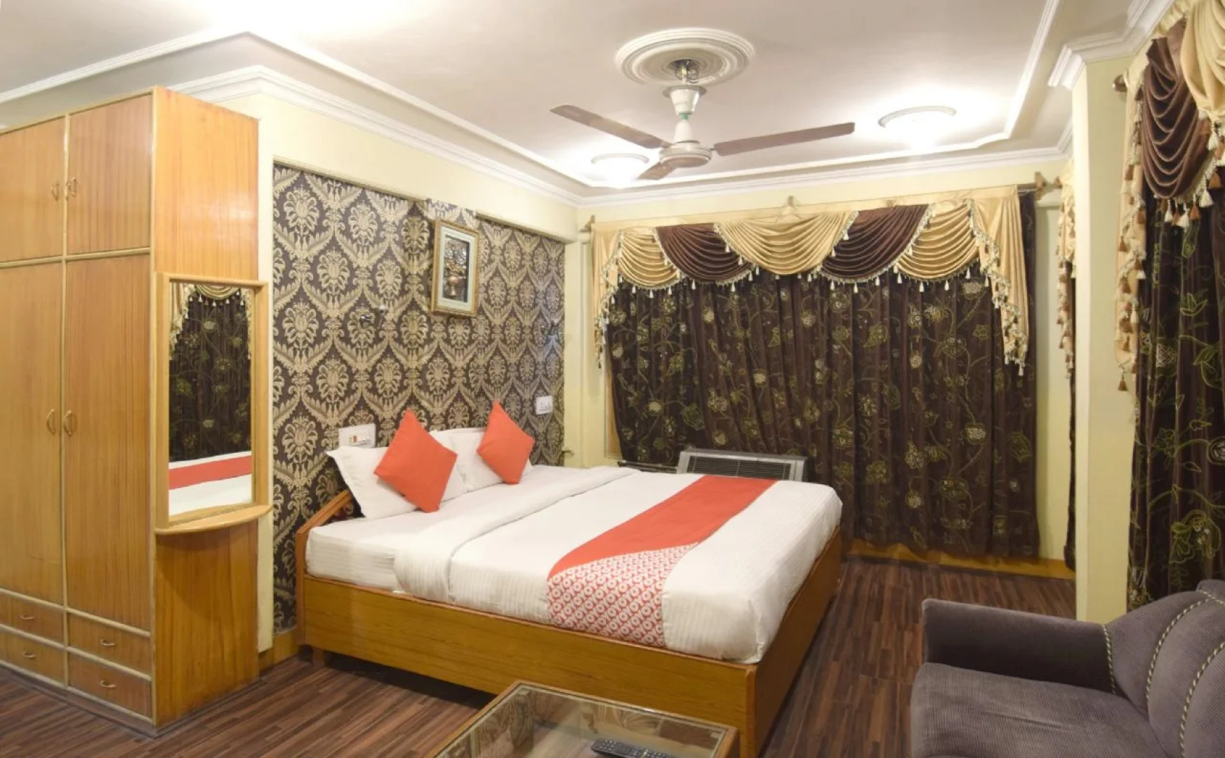 OYO 4694 Hotel City Plaza