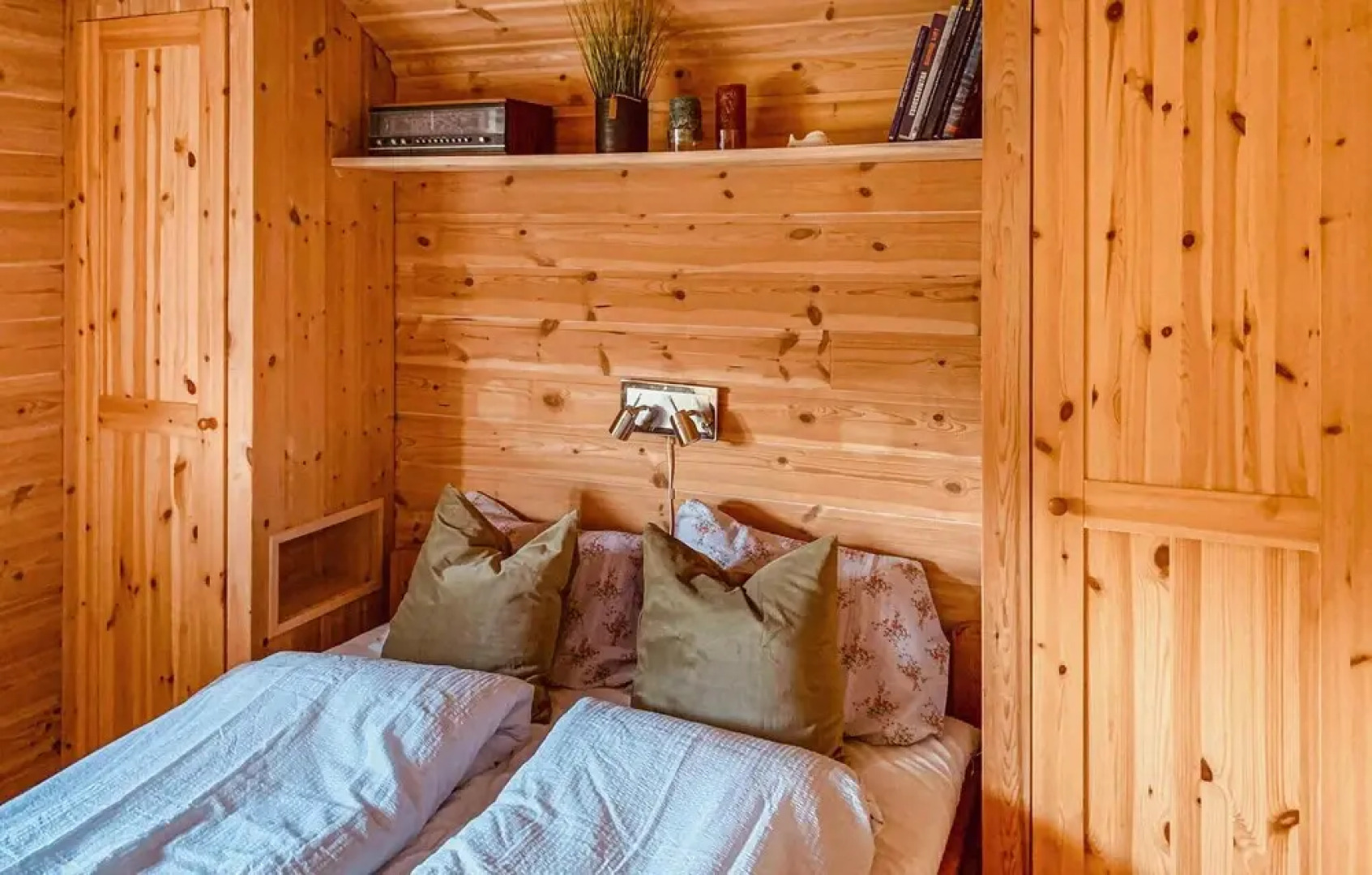 Stunning Home in Bekkjarvik With 3 Bedrooms and Wifi