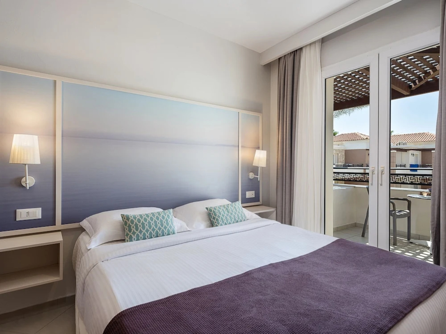 Отель Caldera Beach