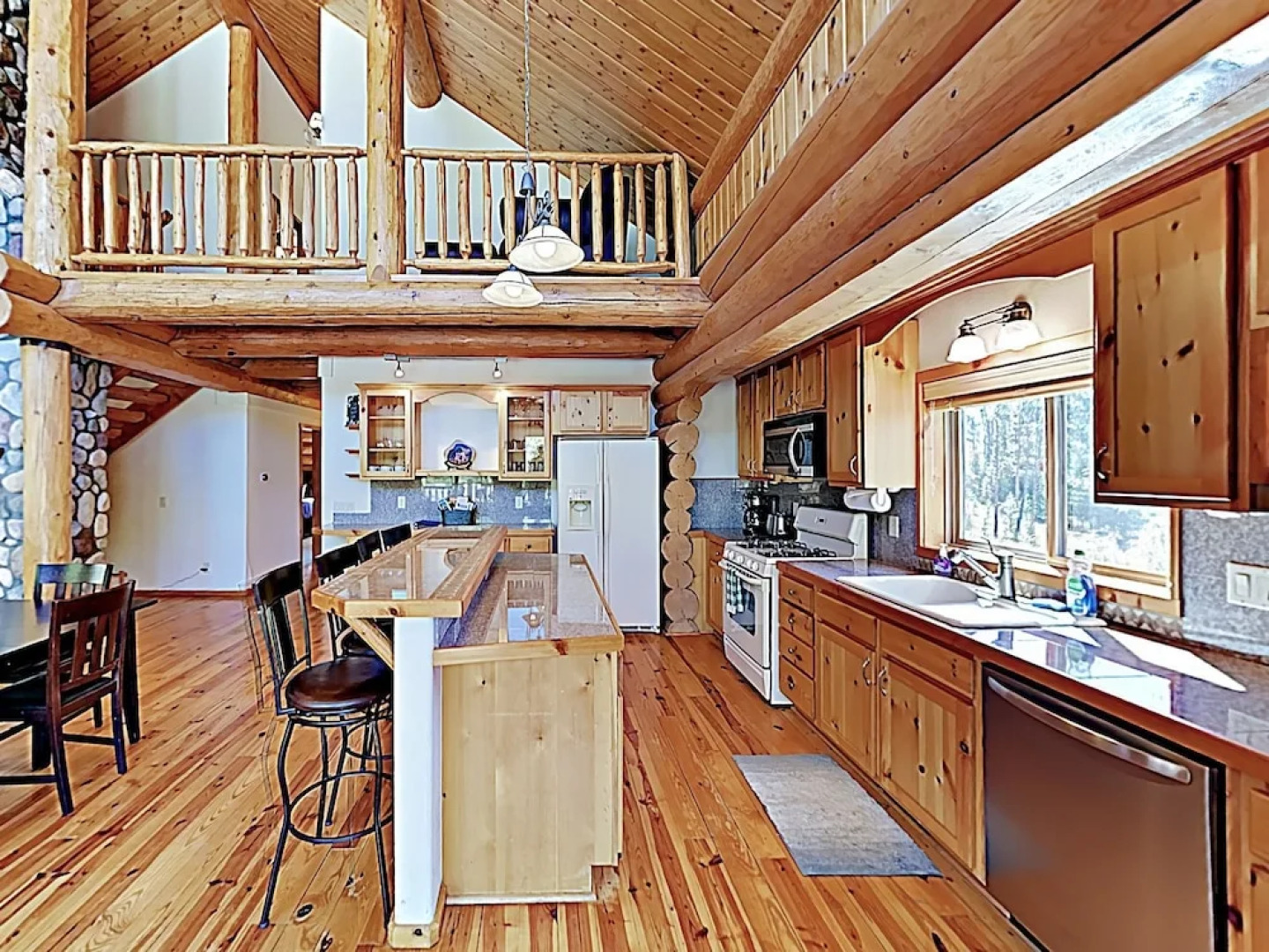 New Listing! Charming Woodland , Near Hiking 3 Bedroom Cabin