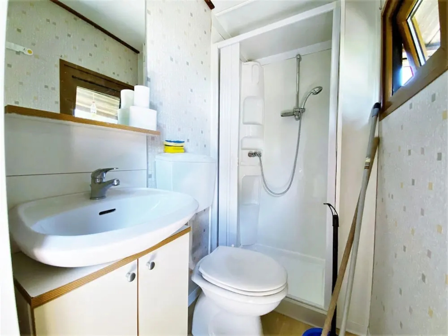 Belvilla by OYO Lovely Bungalow With a Shared Pool