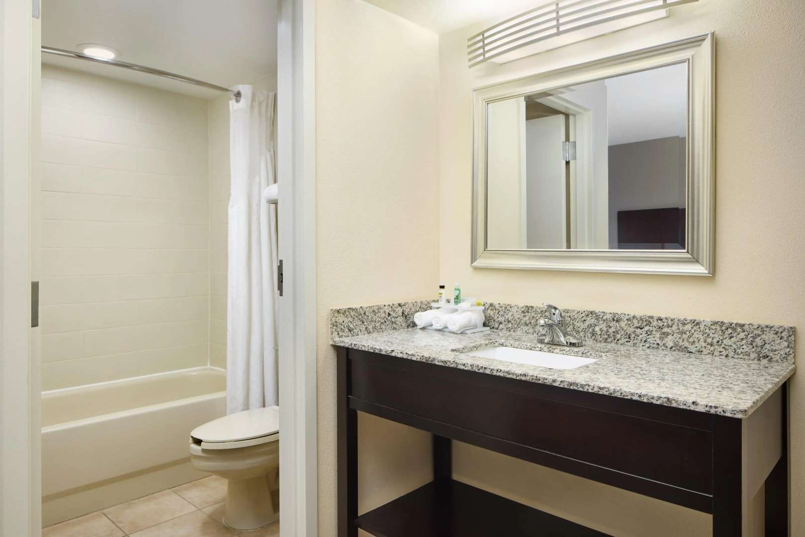 Holiday Inn Express & Suites Alpharetta - Windward Parkway by IHG
