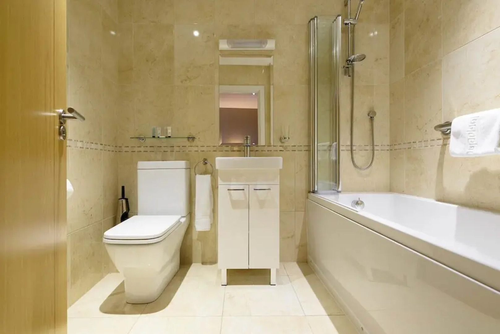 The Britannia Inn & Waves Restaurant