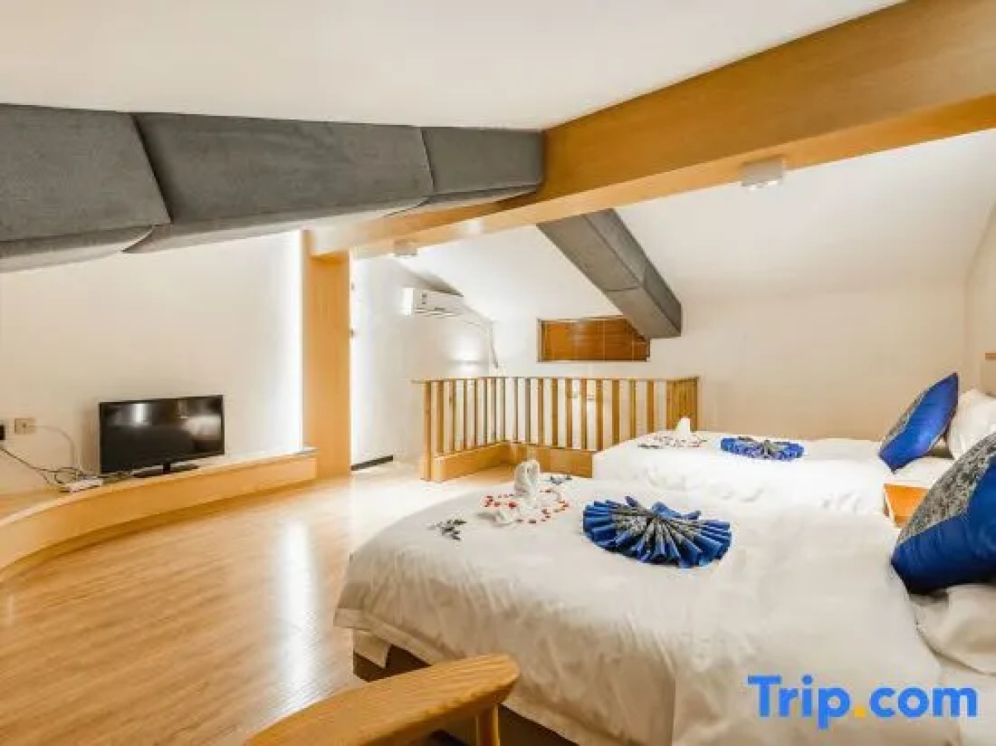 The Taibai Mountain Phoenix Spr Hotel