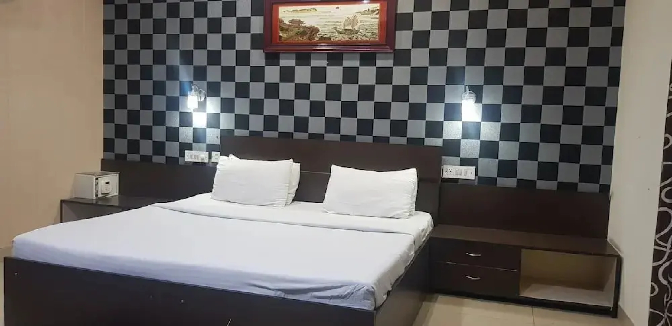 OYO Townhouse 651 Hotel Taksonz