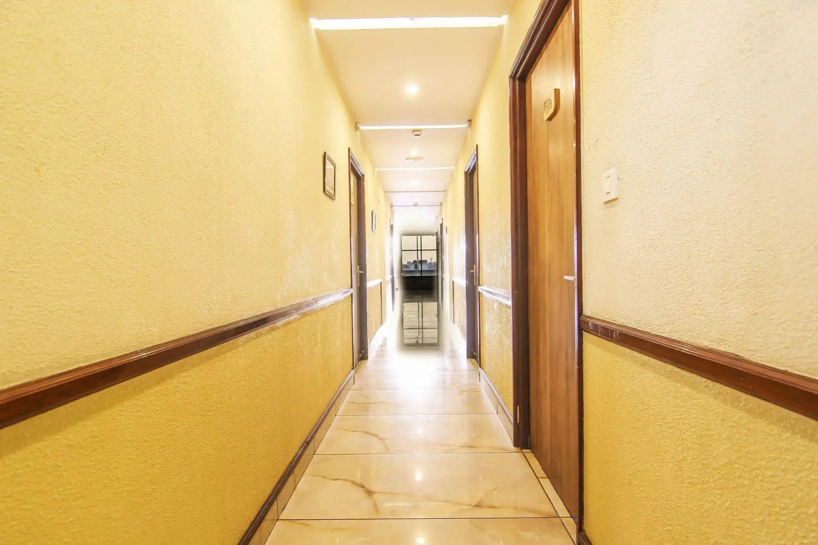 Townhouse OAK Hotel Edesia