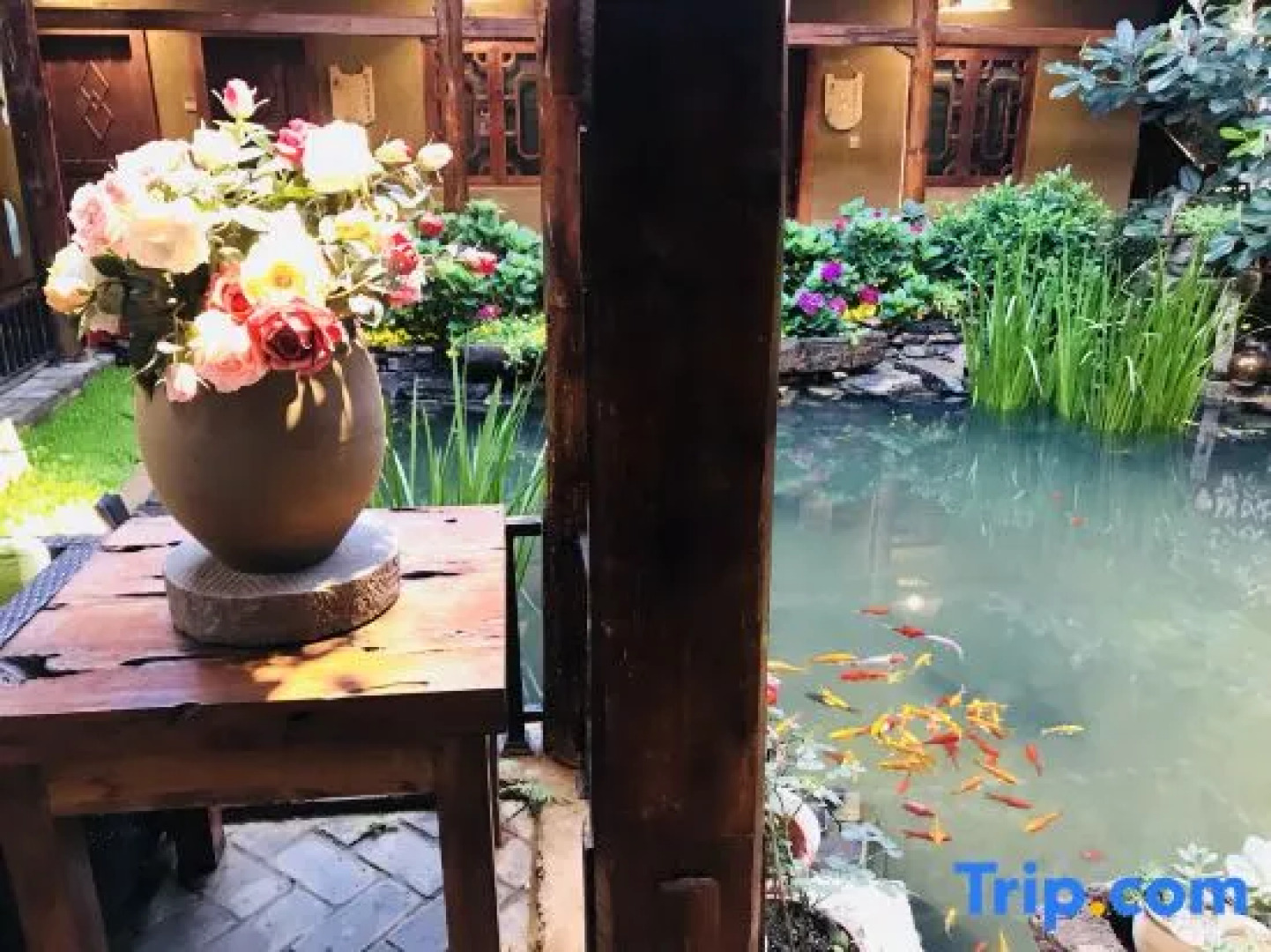 Tung lei small courtyard home