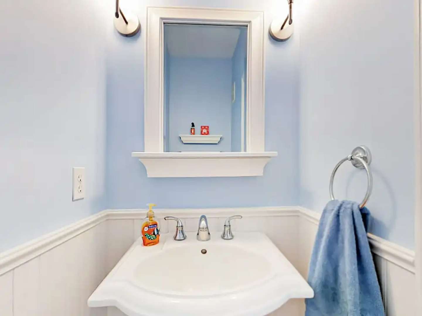 7 Apple Hill Lane Home 3 Bedrooms 2.5 Bathrooms Home