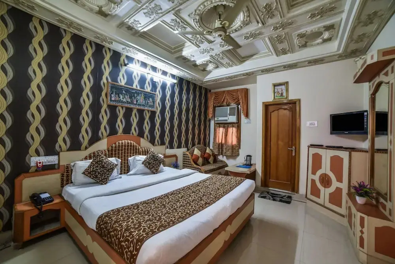 OYO 1942 Hotel Bharat Palace