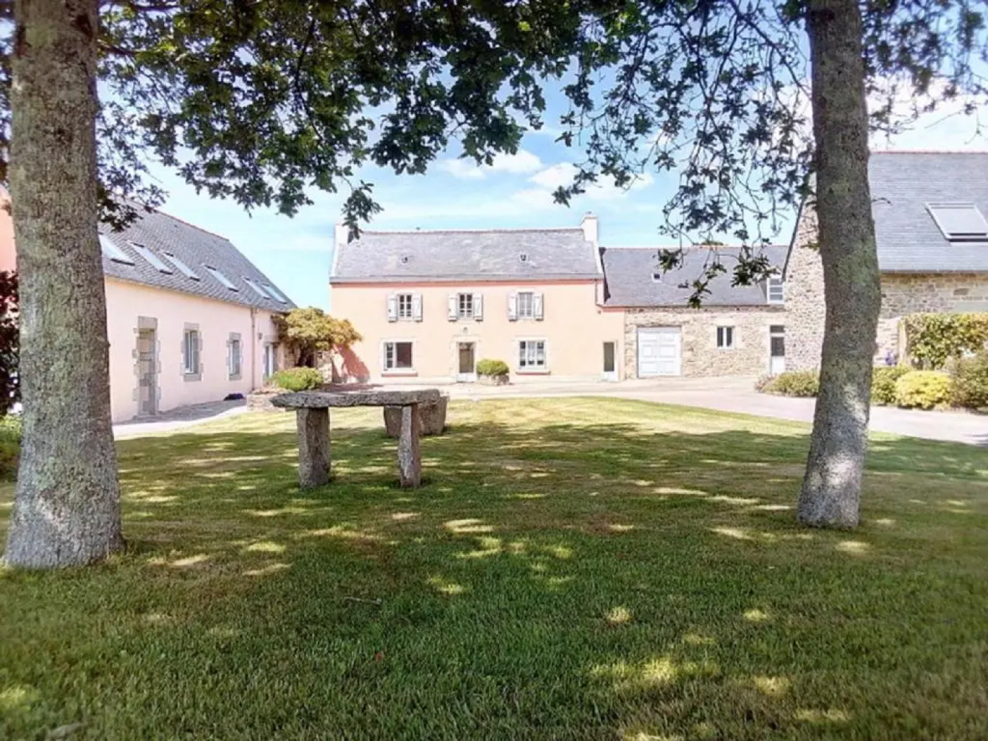 Au calme aux chambres de Kerantum avec cuisine ¿isposition.