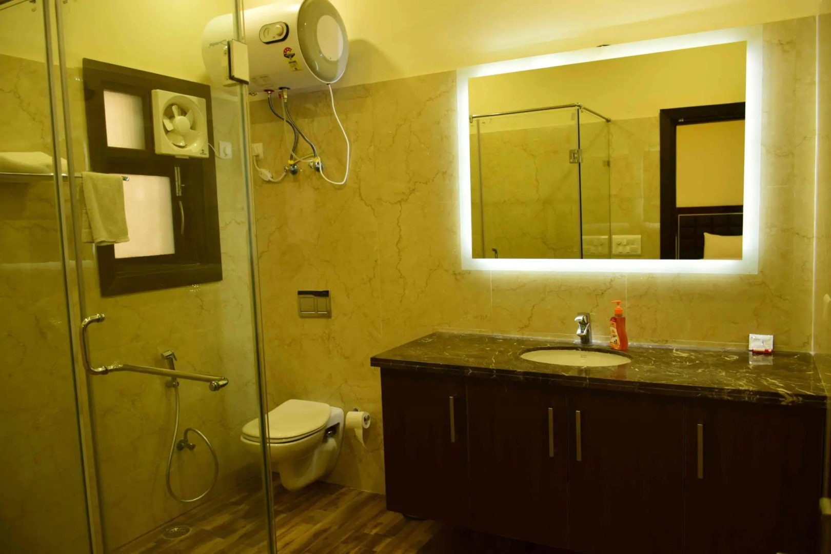 When In Gurgaon - Service Apartments Next to Artemis Hospital