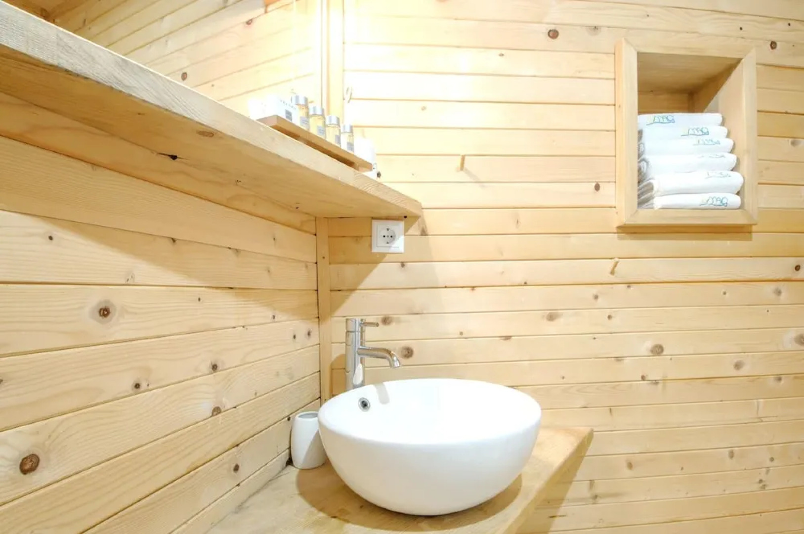 House With 2 Bedrooms in Hadzhidimovo, With Wonderful Lake View, Shared Pool, Enclosed Garden