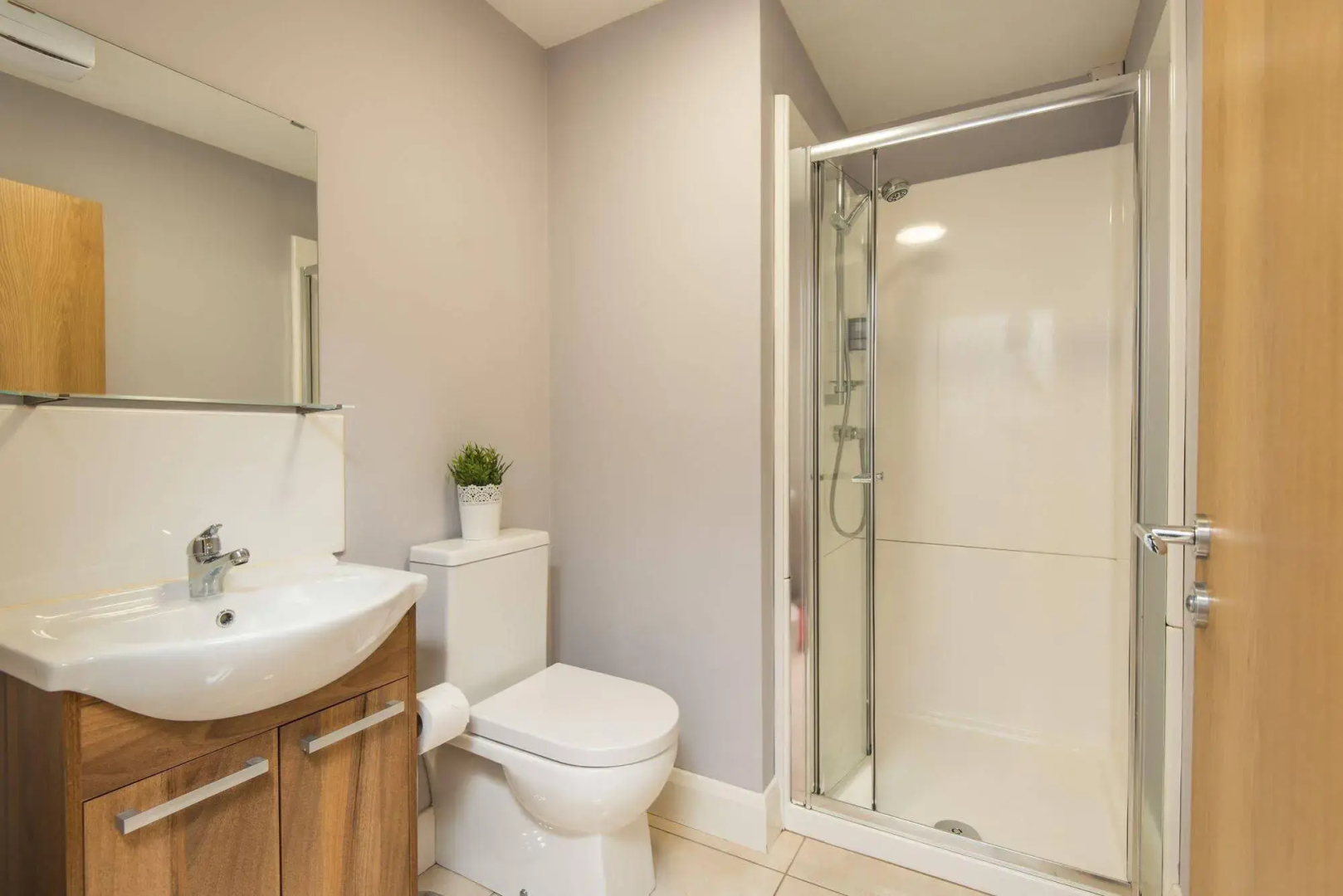 Giant Serviced Apartments