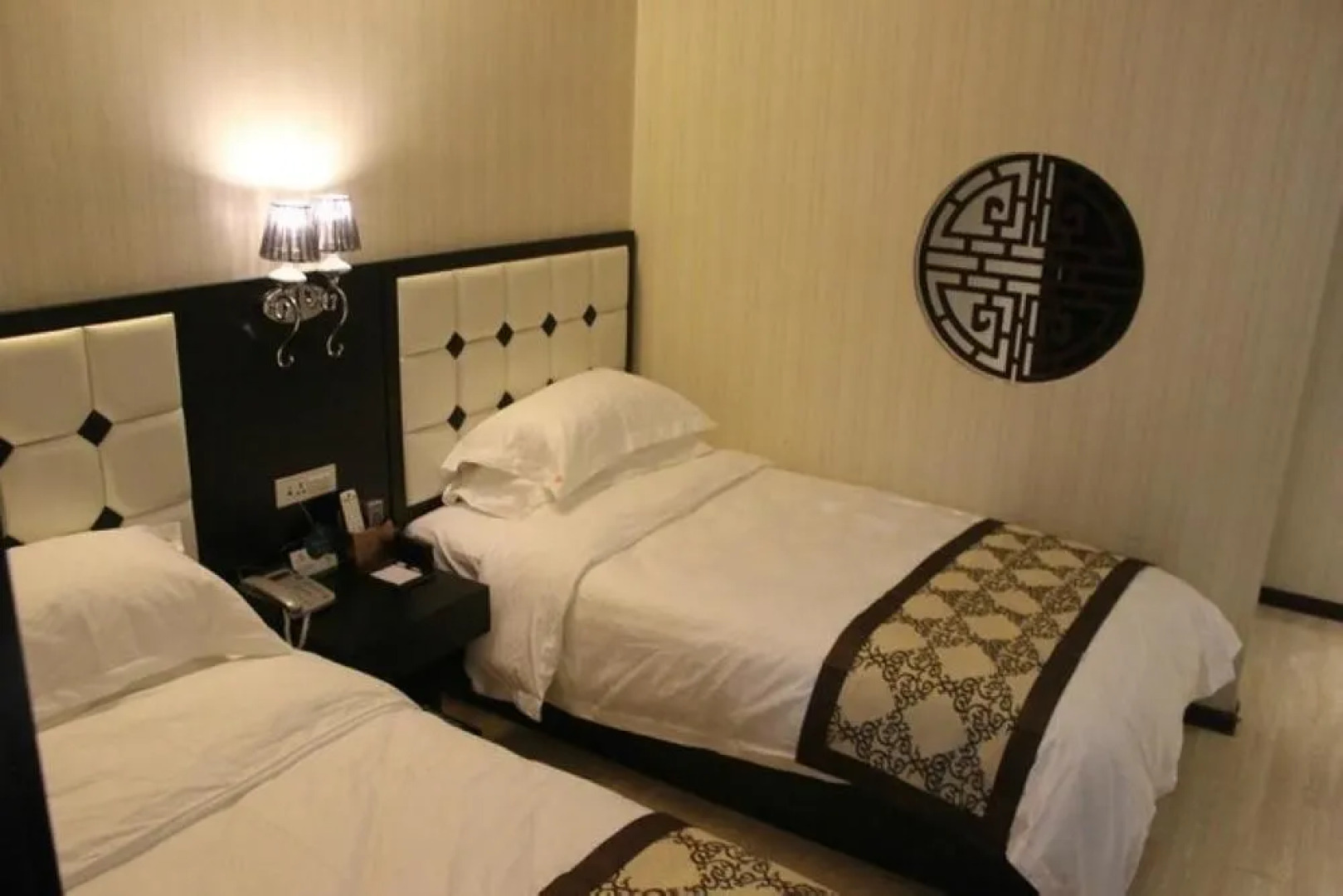 Heluo Sunshine Culture Theme Hotel