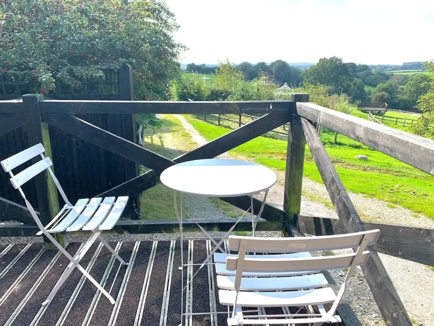 Flint Cottage - Sleeps 6 - Private Woodland