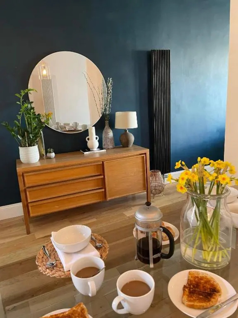 The Clock Tower Apartment - Large, Modern, 2 bed apartment, Southsea with Free parking - sleeps 4