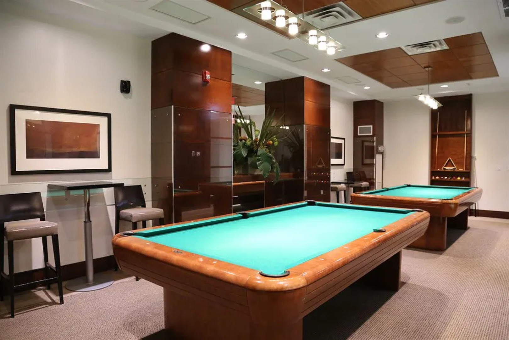 Sarkar Suites - 330 Burnhamthorpe Road