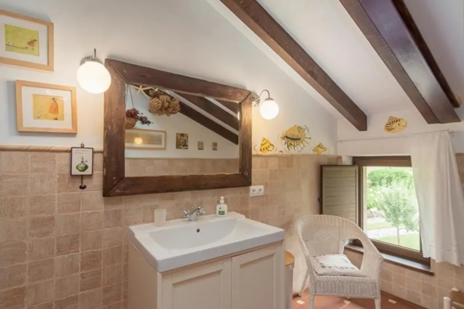 House with 3 bedrooms in Cantabria with wonderful lake view enclosed garden and WiFi 11 km from the beach