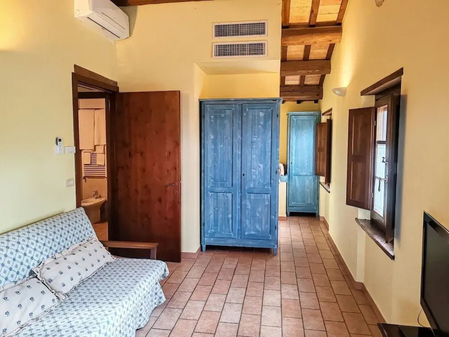 Farmhouse in Marche With Pool & Verdicchio Wines