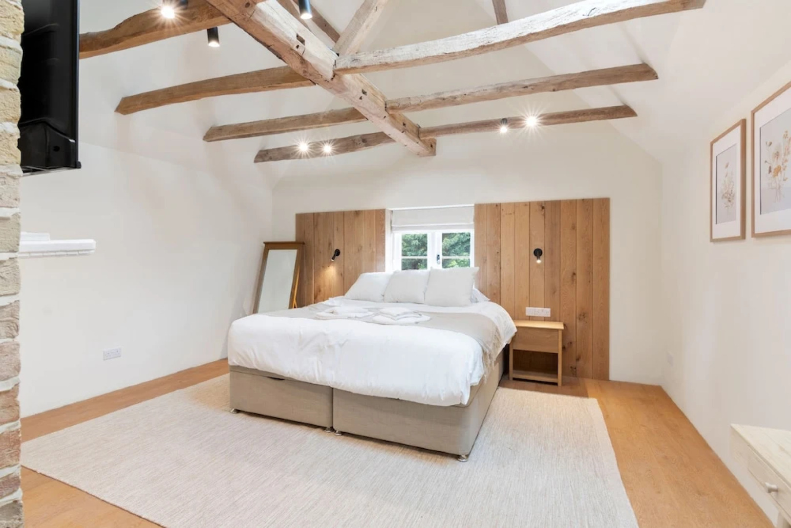 The Manor at Minstrel Court