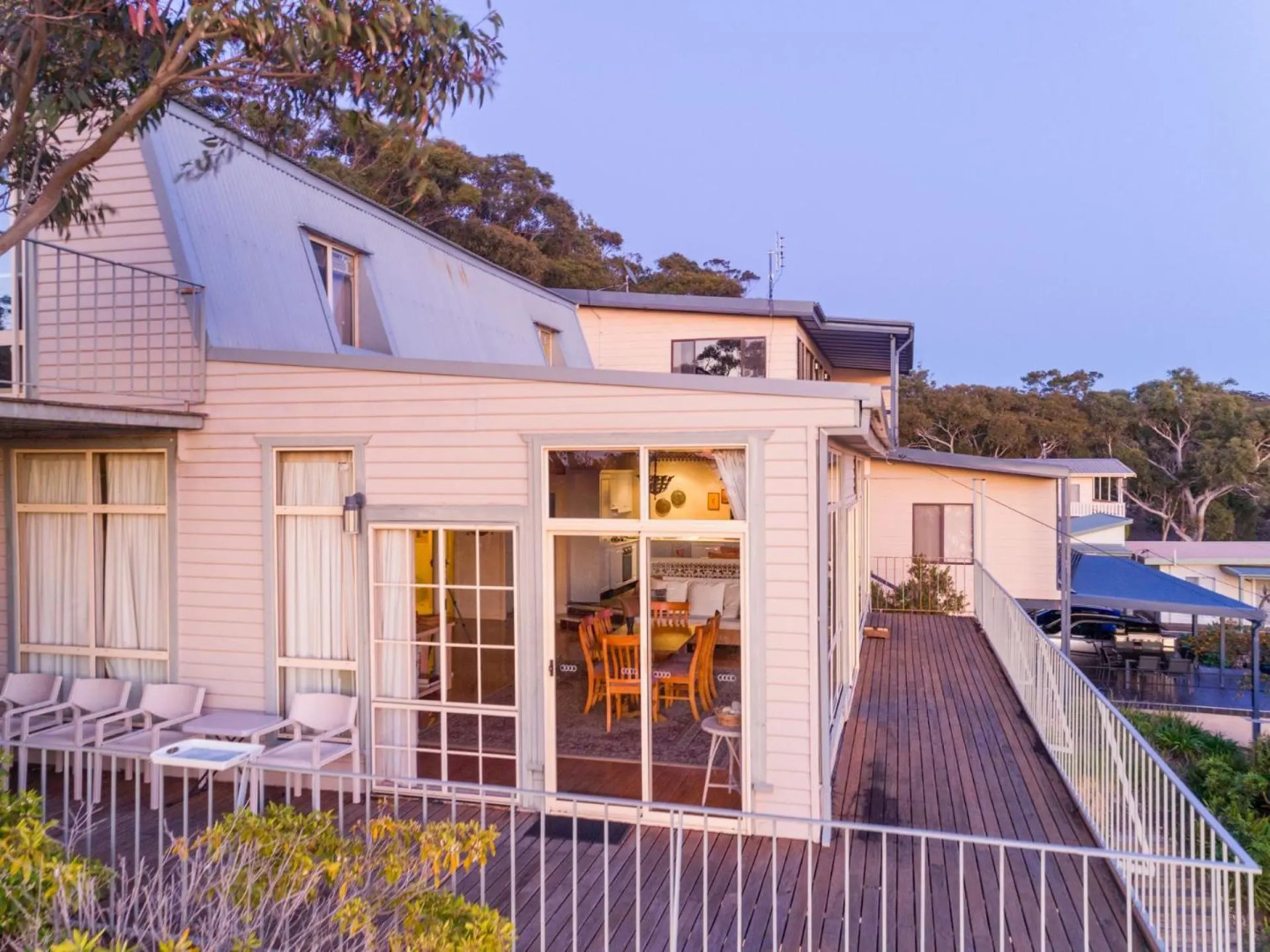 Sea Point at Hyams Beach 4pm Check Out Sundays