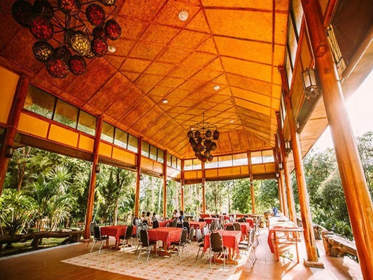 Pufa EngNam Lake Resort