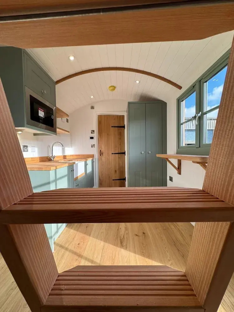 Luxury Shepherds Hut Near Glamorgan Coast