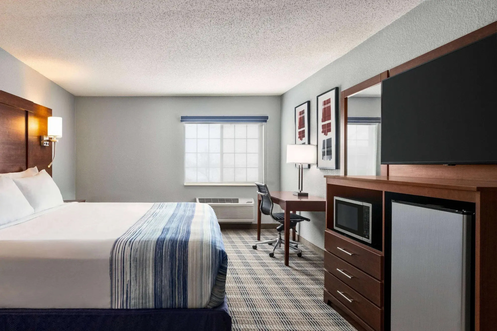 AmericInn by Wyndham Williamsburg