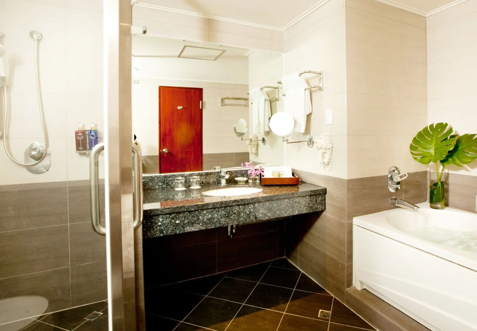 Howard Kenting Wonder House